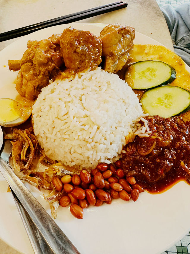 Ho Kow Hainam Kopitiam: A Taste of Nostalgia