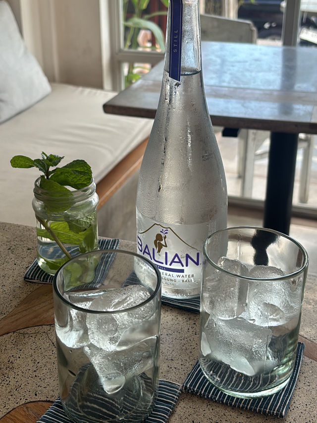 발리에서 따스한 햇살과 함께 여유롭게 즐기는 브런치☀️