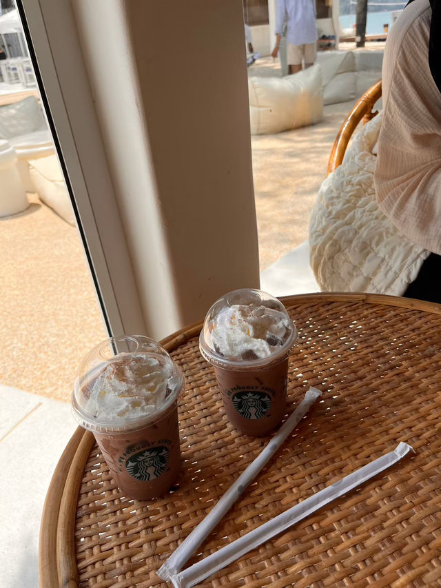 Starbucks ริมทะเลวิว Good makkkk