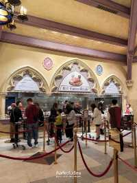 พักกินข้าวกันที่ royal banquet hall