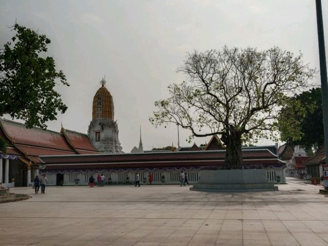 ไหว้พระขอพร วัดพระศรีรัตนมหาธาตุ