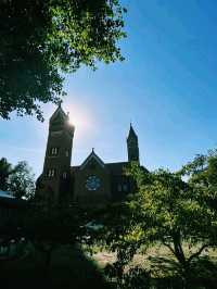 白俄羅斯著名古跡教堂景點：明斯克紅教堂Church of Saints Simon and Helena，適合打卡拍照