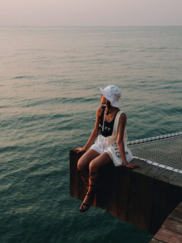 นั่งมองวิวทะเลแล้วมันฮีลใจ 🧡🌊