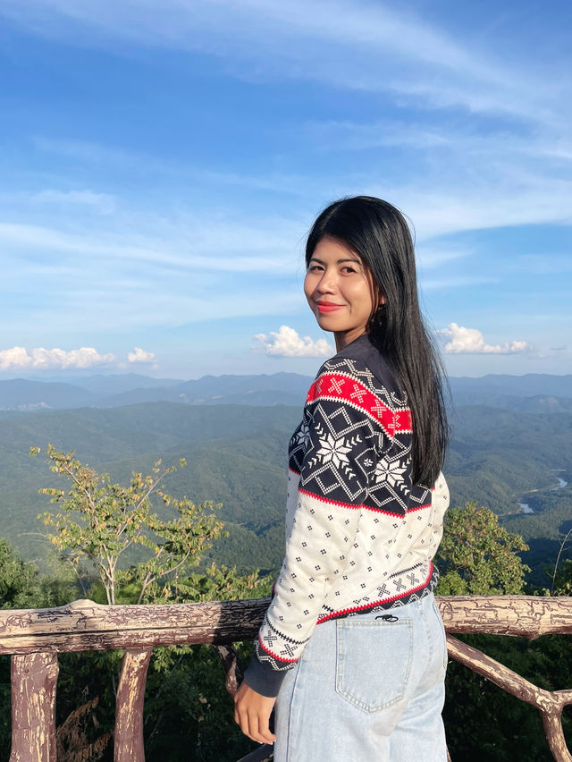 ผาหัวสิงห์: จุดชมวิวสุดอลังการดอยเสมอดาว! ⛰️