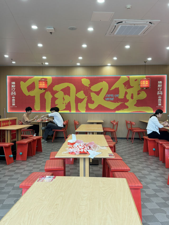 「中西結合」的中國漢堡：滕椒雞扒與避風塘蟹柳的相戀