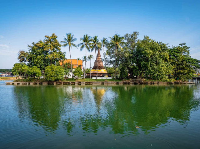 🏛️🌿 SUKHOTHAI WEEKEND ESCAPE: Cycling Through Thailand's Golden Age! 
