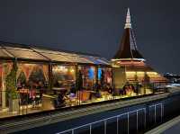 Rooftop restaurant and wine bar 