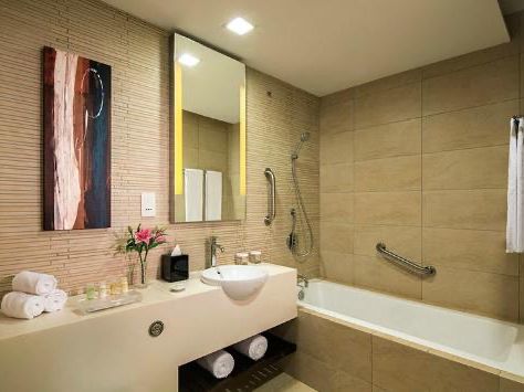 “The Park Avenue Rochester: West Side Serenity for Work and Stay”