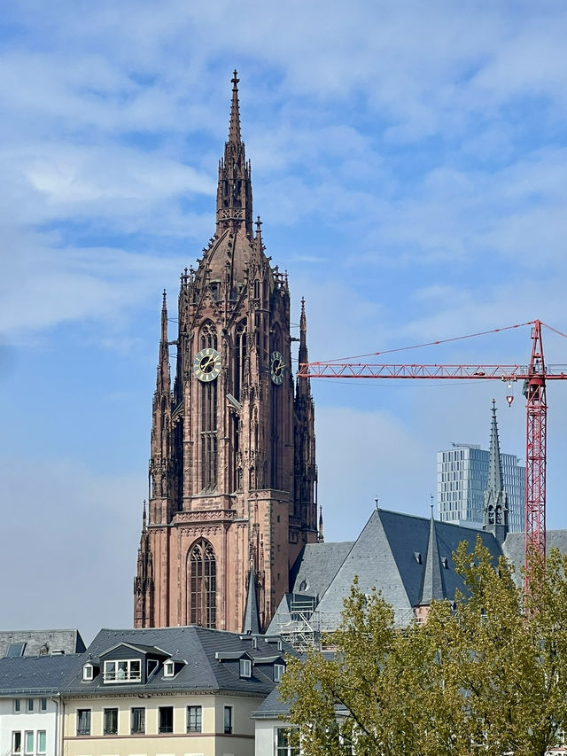A Solo Day in Frankfurt – History, High-Rises & Schnitzel!