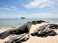 🏖️ Samila Beach: A Backpacker’s Guide to Songkhla’s Golden Sands & Mermaid Magic!