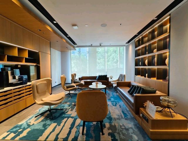 "Urban Simplicity with a Touch of Marriott Comfort"