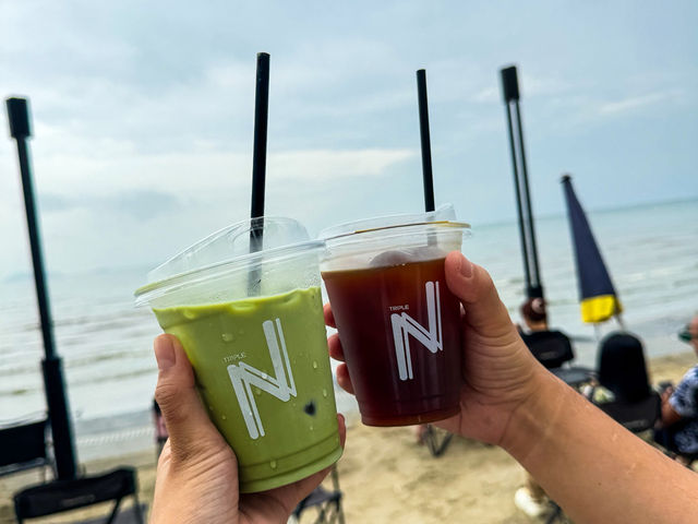 📍 Triple_N – คาเฟ่รถตู้ริมทะเล หาดวอน บางแสน