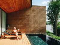 ไปพักผ่อน Pool Villa ริมแม่น้ำแควน้อยกันไหม?