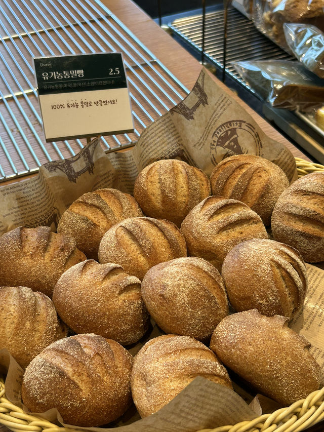 🍞 소금빵의 매력에 빠지다, 듀레베이커리 카페에서의 달콤한 휴식 🤍