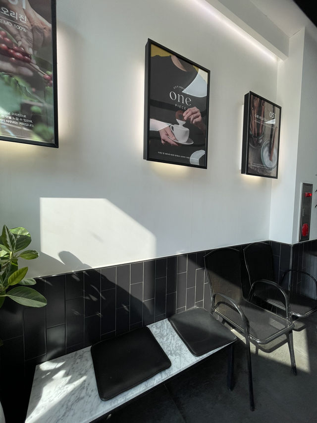 🇰🇷 Cafe 051 for a cooling cup of americano 🥤