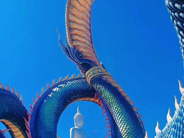 天空の大仏とメコン川の絶景に、心が静まるひとときを。