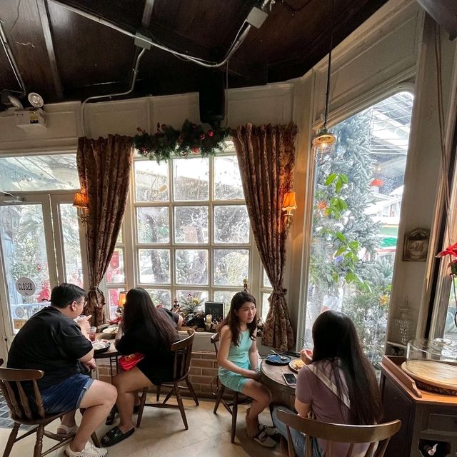decent cafe with rules 