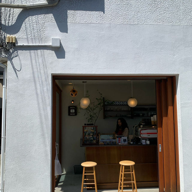 【神奈川🇯🇵】逗子のプールサイドのカフェ？？