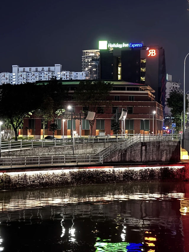 Smart Comfort and City Access at Holiday Inn Express Clarke Quay
