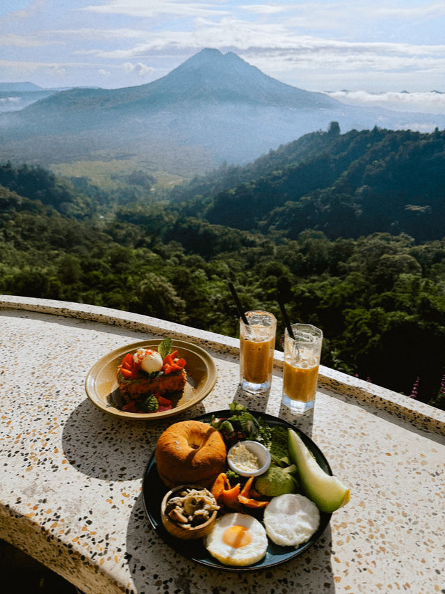 Breakfast Above the Clouds ☁️ 🍳