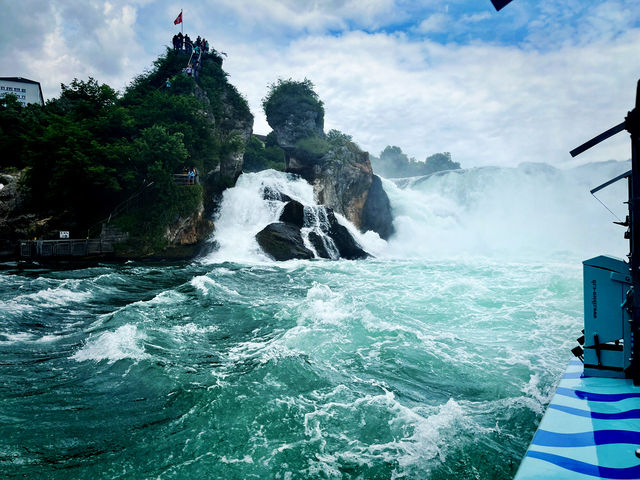 Rhine Falls in Summer – Nature’s Power and Beauty in Full Flow
