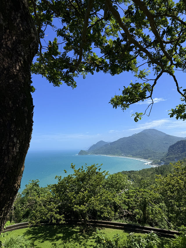 🌄你知道嗎？花蓮最美山海彎道與俯瞰秘境海灘！東部最高瞭望點就在這⛰️🌊