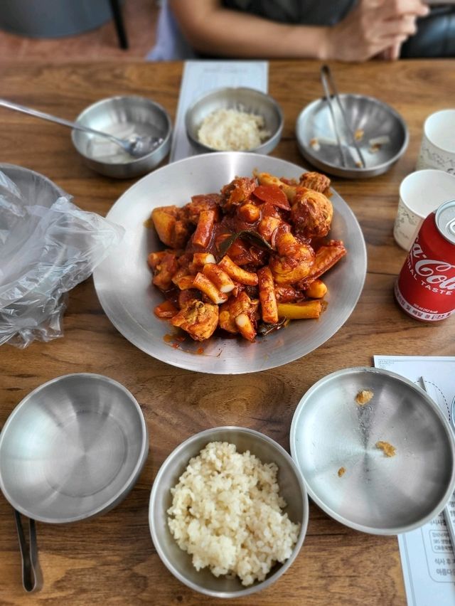 여름에도 시원하게 즐기는 가마솥닭볶음탕 맛집