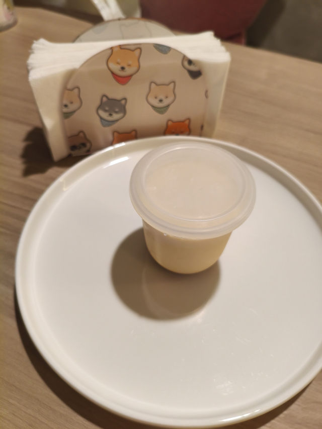 曼谷｜被店門口的狗狗吸引進去，卻意外發現一家日式甜點小宇宙，溫柔可愛到不想離開！
