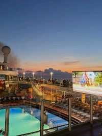 🚢👑 Royal Caribbean Cruises – The King of the Seas! 🌊✨