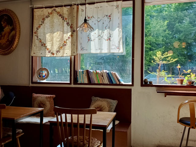 CAFE LUNA