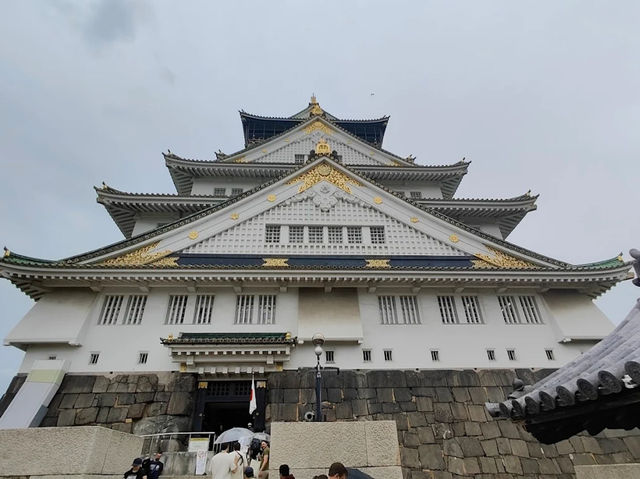 🏯🌸 ปราสาทโอซากะ – สัญลักษณ์แห่งความยิ่งใหญ่