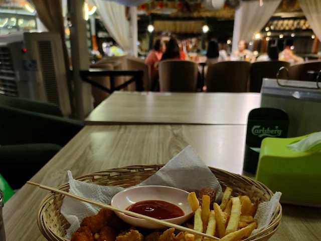 Juhouse: Island Vibes & Tasty Bites