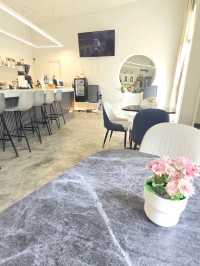 Daisy Cafe ถนนเทพรักษ์ คาเฟ่สไตล์มินิมอล