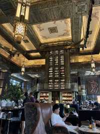Lofty and beautiful place for hightea 