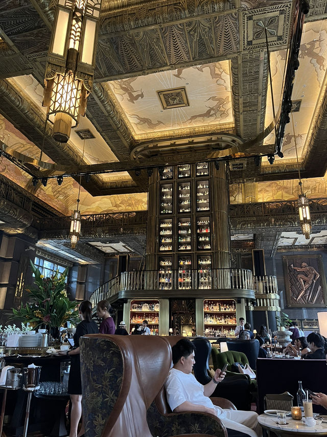 Lofty and beautiful place for hightea 