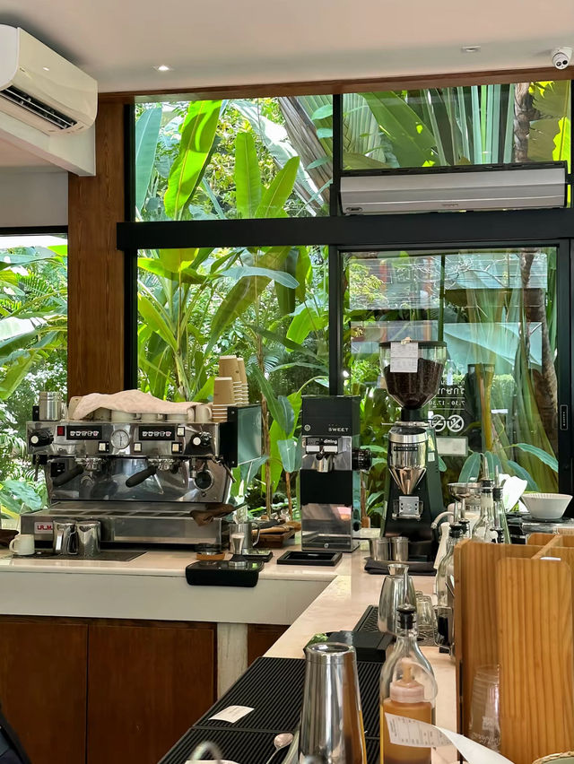 "มีวนา (Mivana Coffee) คาเฟ่ย่านศรีนครินทร์บางนา
