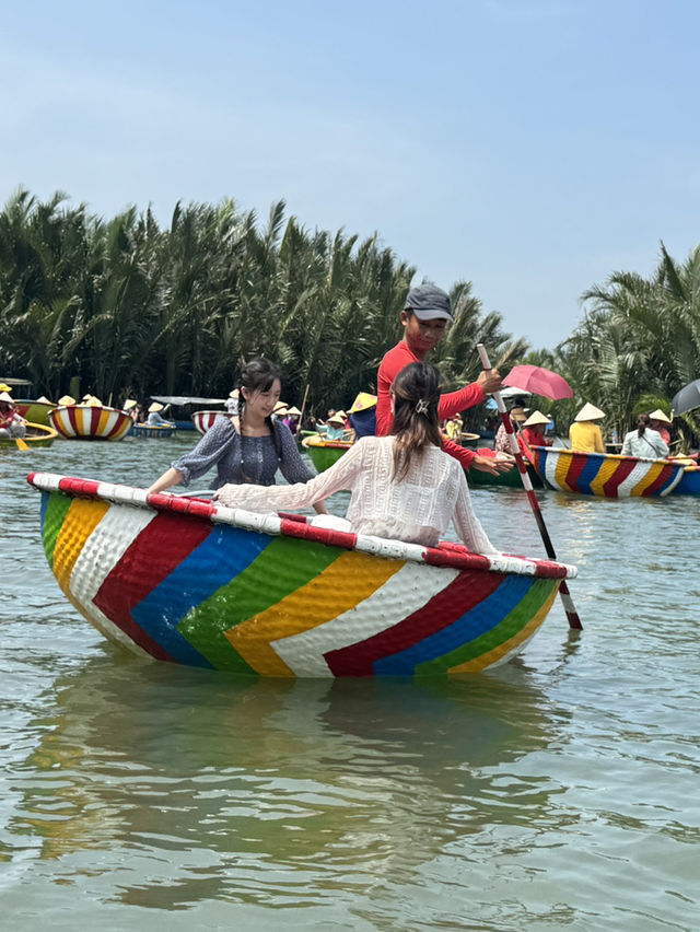 【只用一天，我在會安經歷了一場慢下來的旅行｜椰子船×黃牆古鎮×燈火水燈】 