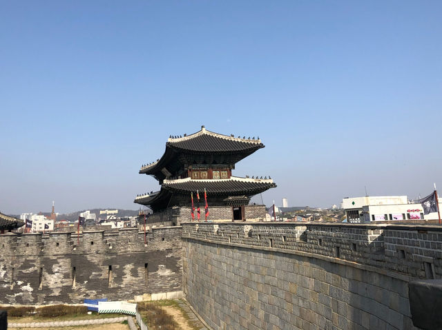 Walking around Hwaseong Fortress in Suwon