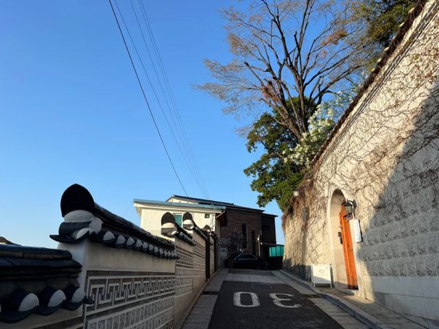 Explore Old Seoul in Bukchon Hanok Village