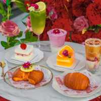   คาเฟ่างแสนกับธีม The Red Flower ตกแต่งด้วยดอกไม้