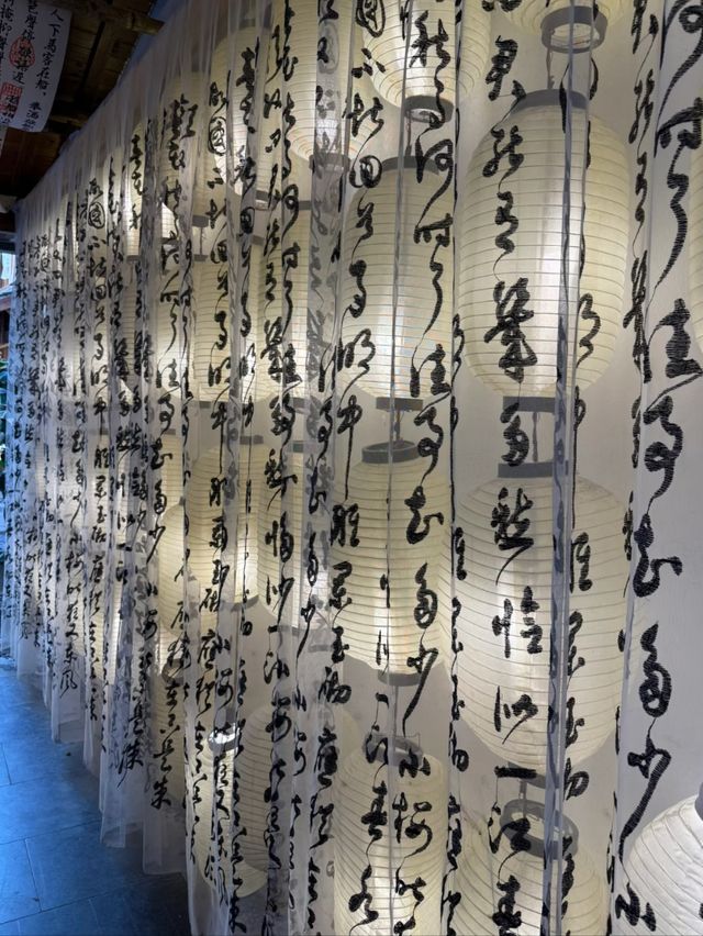 Wander the Waters of beautiful Hongcun