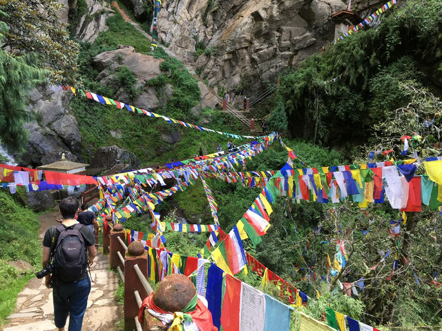 【タクツァン僧院｜Tiger’s Nest Monastery｜ブータン「断崖絶壁の聖なる絶景」】