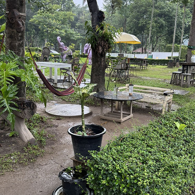 แอบหลบแดด มานั่งชิลที่ตาลนสวนนม 🍃