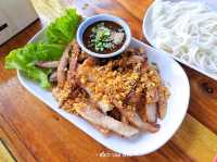 บ้านแดงริมน้ำ 🐔ส้มตำไก่ย่าง..แซ่บจนต้องบอกต่อ