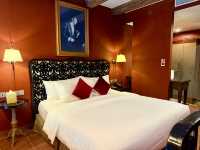 Castle Stay in the Clouds: Mercure Danang French Village