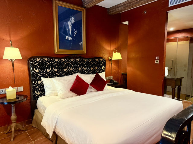 Castle Stay in the Clouds: Mercure Danang French Village