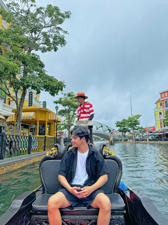 ล่องเรือกอนโดล่าที่ฟูก๊วก