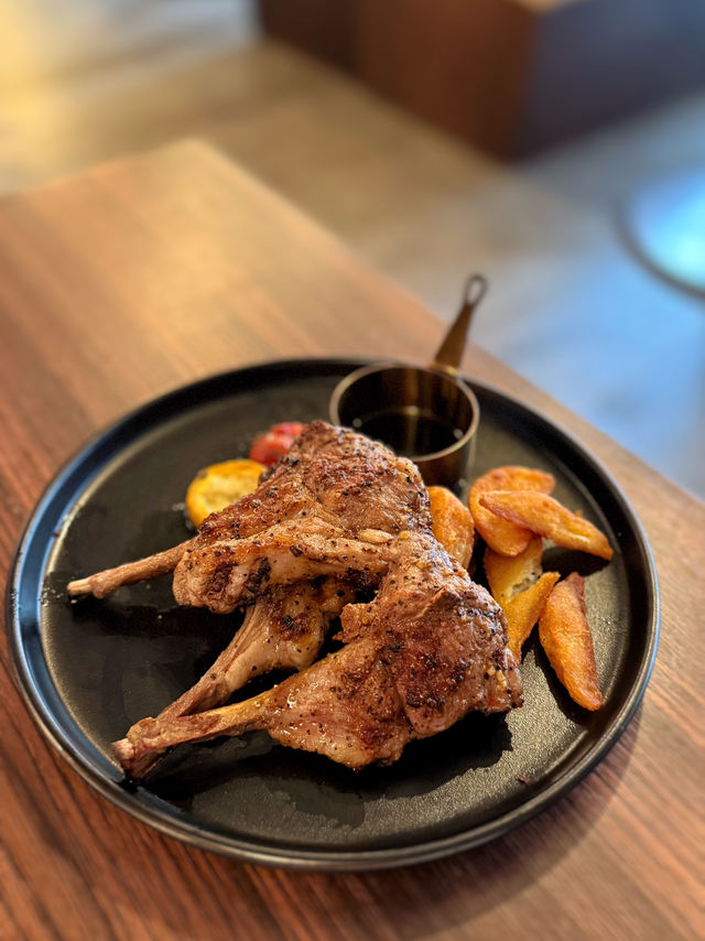 【觀塘半露天酒吧西餐廳 邊食邊玩聚會一流】  