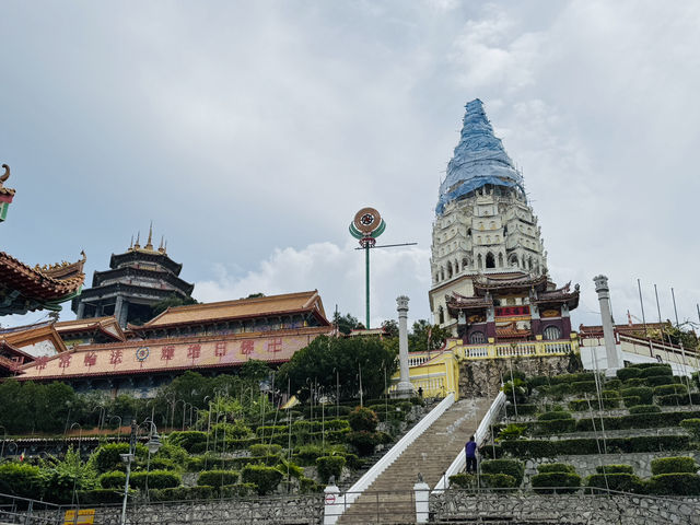 Wandering Through Kek Lok Si’s Hidden Paths 