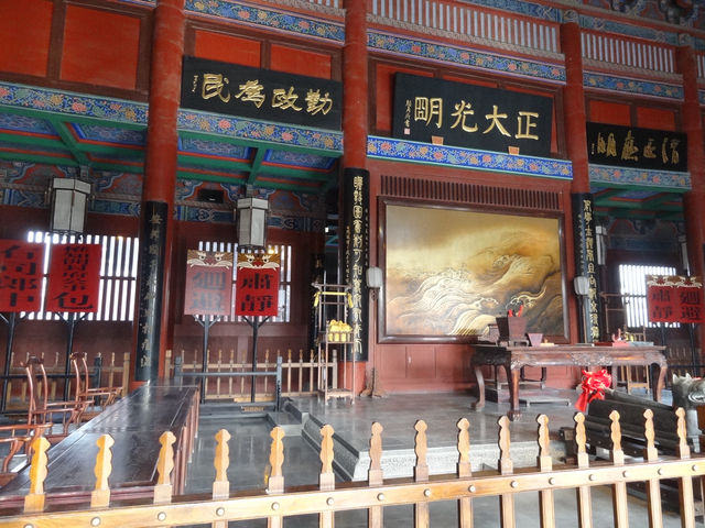 The Echo of the Gavel: The Spirit of Northern Song Law Frozen Under the 'Upright and Honest' Plaque
